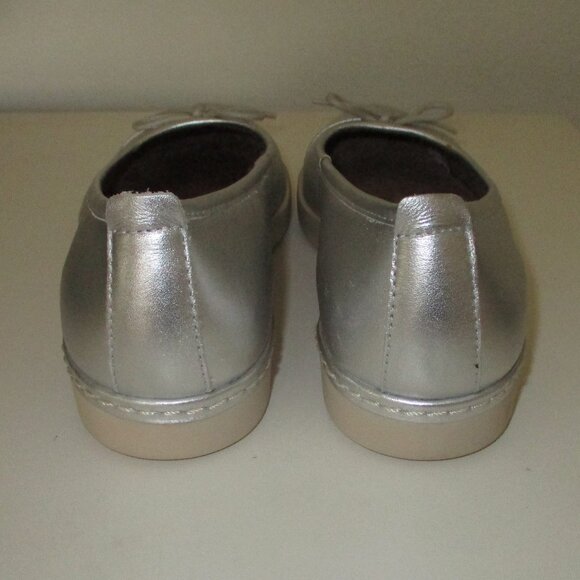 Clarks Artisan Womens Silver Flat Loafer NWOB - Size 7.5M - Picture 8 of 9